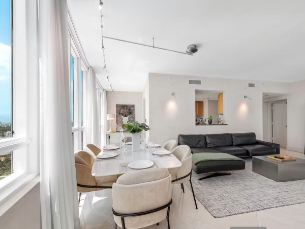 Luxury South Beach Rentals - Oceanfront Balcony, 3 Pools & Spa Access